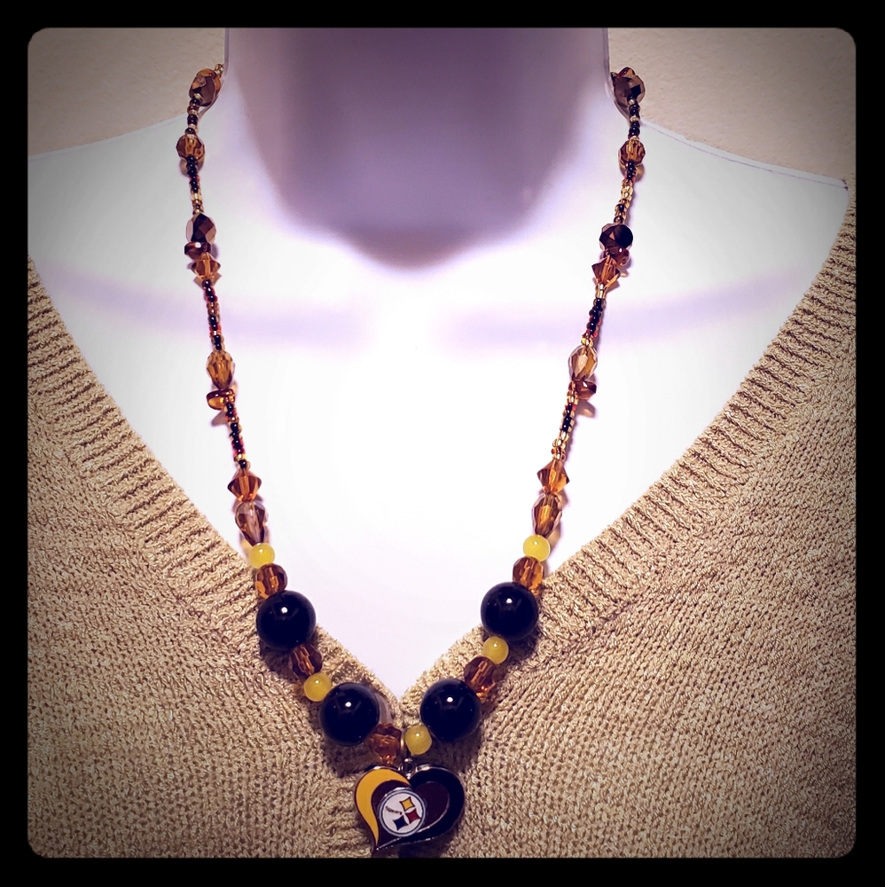 Women's fashion necklace and bracelet set